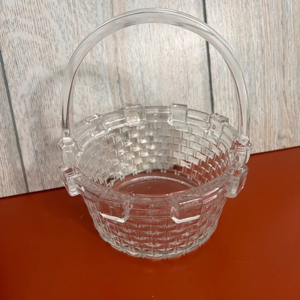 Vintage‎ Clear Pressed Glass Basketweave Candy Dish with Handle Decorative Bowl
